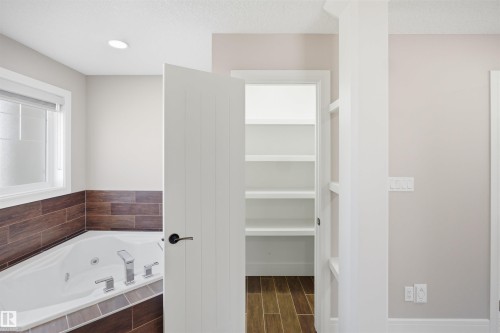 2256 Cameron Ravine Court Nw, Edmonton, AB - Indoor Photo Showing Bathroom