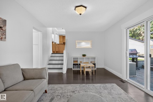 1 Georgia Place, St. Albert, AB - Indoor Photo Showing Living Room