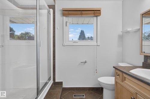 1 Georgia Place, St. Albert, AB - Indoor Photo Showing Bathroom