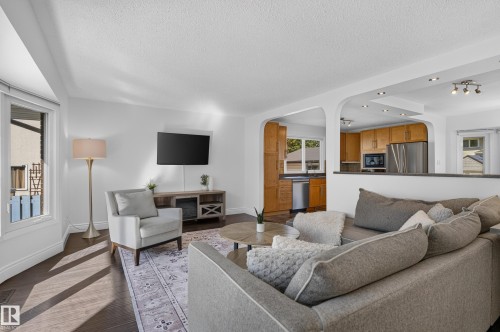 1 Georgia Place, St. Albert, AB - Indoor Photo Showing Living Room