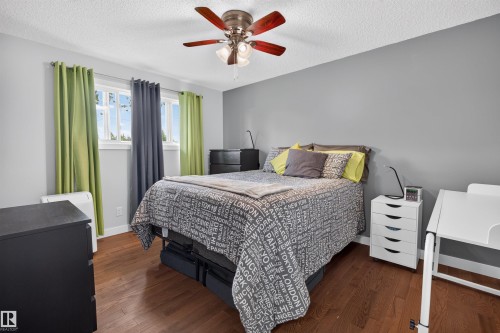 5219 55 Avenue, Mundare, AB - Indoor Photo Showing Bedroom