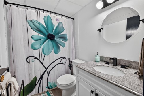5219 55 Avenue, Mundare, AB - Indoor Photo Showing Bathroom