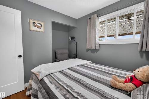 5219 55 Avenue, Mundare, AB - Indoor Photo Showing Bedroom