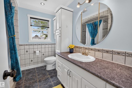 5219 55 Avenue, Mundare, AB - Indoor Photo Showing Bathroom