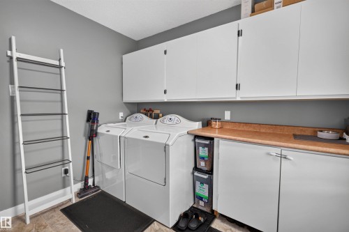 5219 55 Avenue, Mundare, AB - Indoor Photo Showing Laundry Room