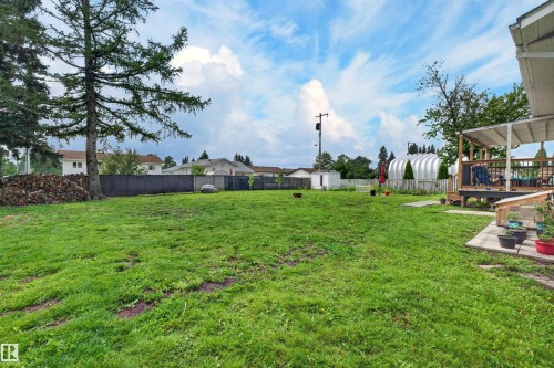 5219 55 Avenue, Mundare, AB - Outdoor With Backyard
