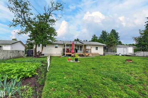 5219 55 Avenue, Mundare, AB - Outdoor With Backyard