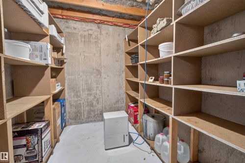 5219 55 Avenue, Mundare, AB - Indoor With Storage