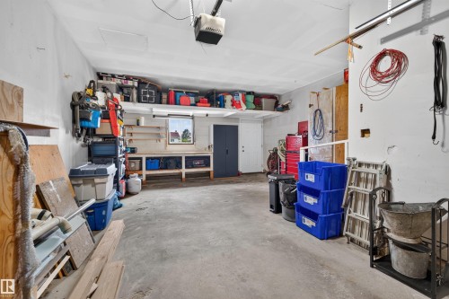 5219 55 Avenue, Mundare, AB - Indoor Photo Showing Garage