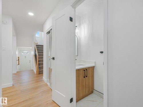 14225 32 Street Nw, Edmonton, AB - Indoor Photo Showing Other Room