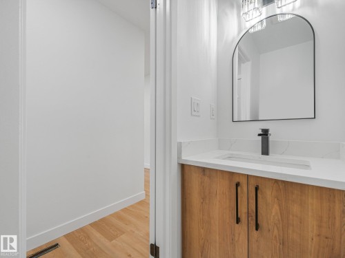 14225 32 Street Nw, Edmonton, AB - Indoor Photo Showing Bathroom