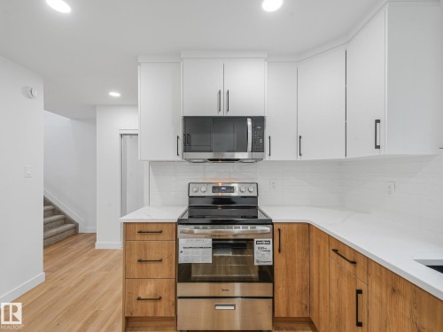 14225 32 Street Nw, Edmonton, AB - Indoor Photo Showing Kitchen With Upgraded Kitchen