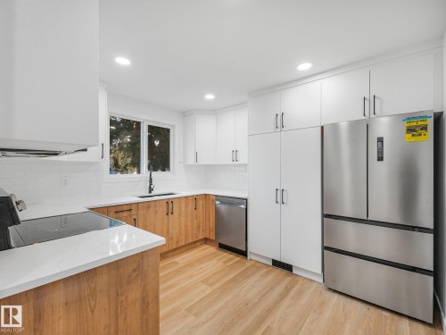 14225 32 Street Nw, Edmonton, AB - Indoor Photo Showing Kitchen With Stainless Steel Kitchen