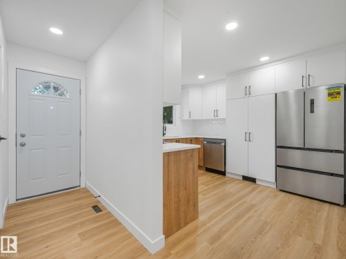 14225 32 Street Nw, Edmonton, AB - Indoor Photo Showing Kitchen