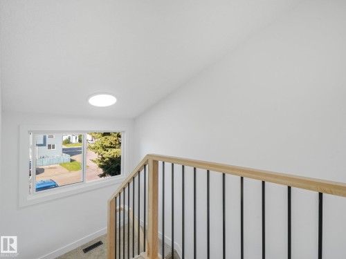 14225 32 Street Nw, Edmonton, AB - Indoor Photo Showing Other Room