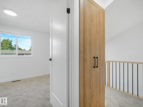 14225 32 Street Nw, Edmonton, AB - Indoor Photo Showing Other Room
