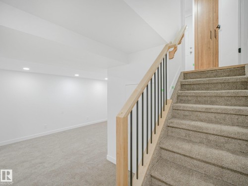 14225 32 Street Nw, Edmonton, AB - Indoor Photo Showing Other Room