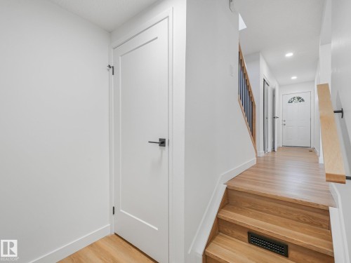 14225 32 Street Nw, Edmonton, AB - Indoor Photo Showing Other Room