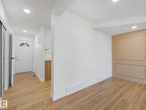 14225 32 Street Nw, Edmonton, AB - Indoor Photo Showing Other Room