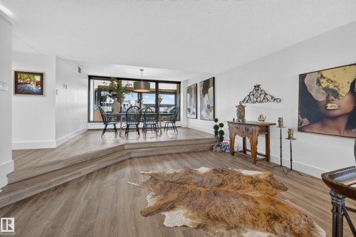 #303 9929 Saskatchewan Dr Nw, Edmonton, AB - Indoor