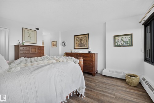 #303 9929 Saskatchewan Dr Nw, Edmonton, AB - Indoor Photo Showing Bedroom