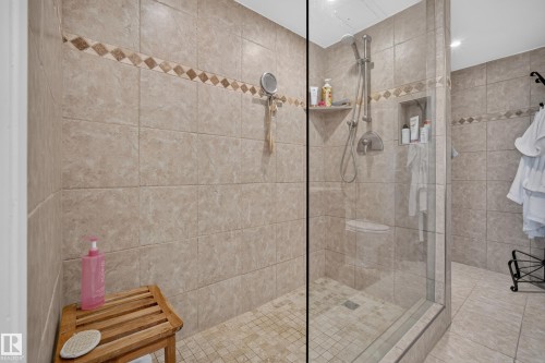 #303 9929 Saskatchewan Dr Nw, Edmonton, AB - Indoor Photo Showing Bathroom