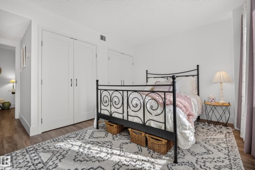 #303 9929 Saskatchewan Dr Nw, Edmonton, AB - Indoor