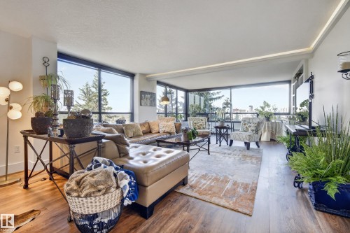 #303 9929 Saskatchewan Dr Nw, Edmonton, AB - Indoor Photo Showing Living Room