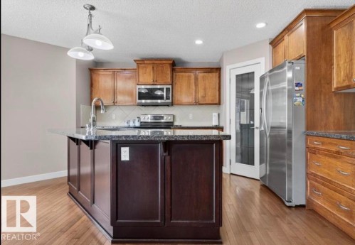 6811 19 Avenue Sw, Edmonton, AB - Indoor Photo Showing Kitchen