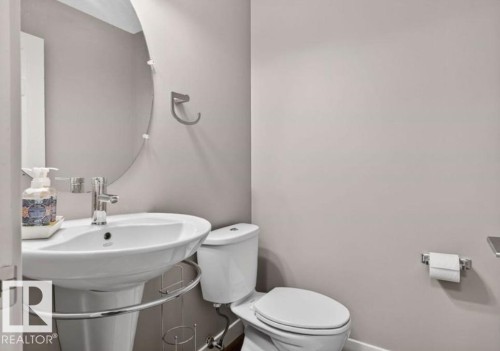 6811 19 Avenue Sw, Edmonton, AB - Indoor Photo Showing Bathroom