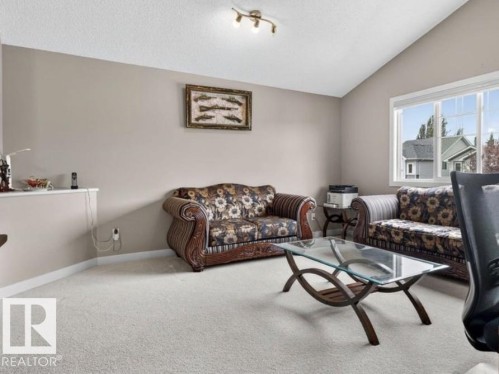 6811 19 Avenue Sw, Edmonton, AB - Indoor Photo Showing Living Room