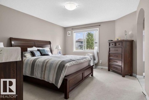 6811 19 Avenue Sw, Edmonton, AB - Indoor Photo Showing Bedroom