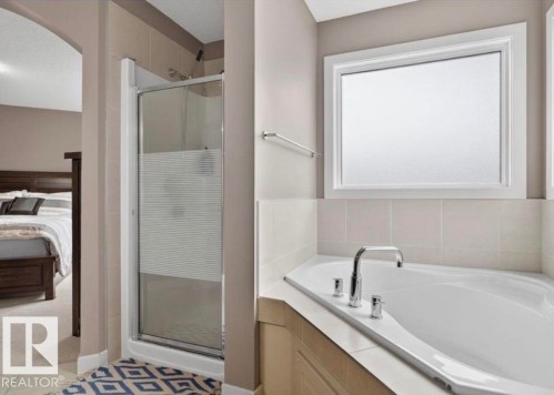 6811 19 Avenue Sw, Edmonton, AB - Indoor Photo Showing Bathroom