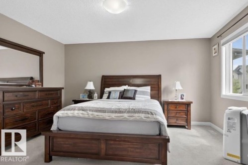 6811 19 Avenue Sw, Edmonton, AB - Indoor Photo Showing Bedroom