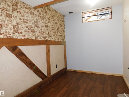 213 Habitat Crescent Nw, Edmonton, AB - Indoor Photo Showing Other Room