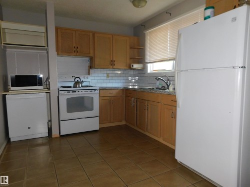 213 Habitat Crescent Nw, Edmonton, AB - Indoor Photo Showing Kitchen