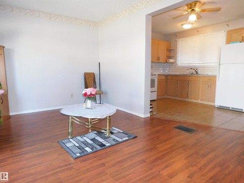 213 Habitat Crescent Nw, Edmonton, AB - Indoor Photo Showing Kitchen