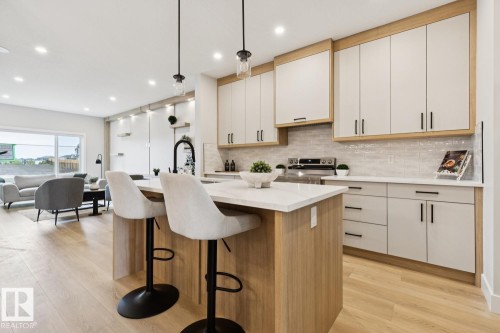 490 Robinson Boulevard, Leduc, AB - Indoor Photo Showing Kitchen With Upgraded Kitchen