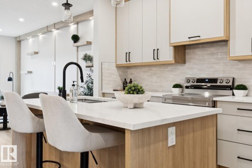490 Robinson Boulevard, Leduc, AB - Indoor Photo Showing Kitchen With Upgraded Kitchen