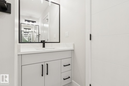 492 Robinson Boulevard, Leduc, AB - Indoor Photo Showing Bathroom