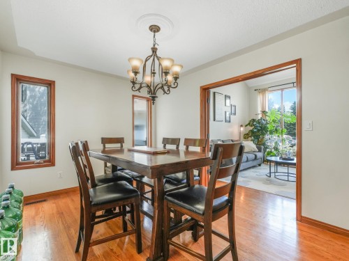 2824 37 Street Nw, Edmonton, AB - Indoor Photo Showing Dining Room