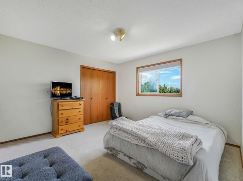 2824 37 Street Nw, Edmonton, AB - Indoor Photo Showing Bedroom