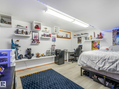 2824 37 Street Nw, Edmonton, AB - Indoor