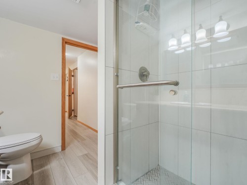 2824 37 Street Nw, Edmonton, AB - Indoor Photo Showing Bathroom