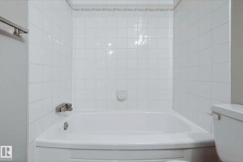#101 10842 107 St Nw, Edmonton, AB - Indoor Photo Showing Bathroom