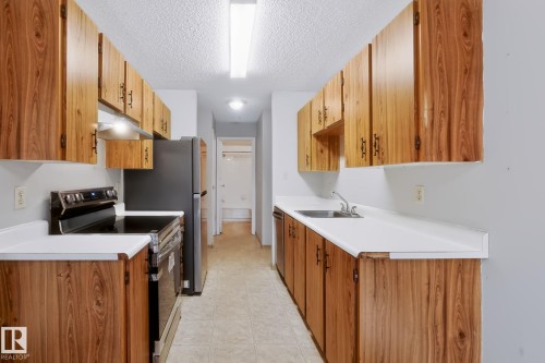 #101 10842 107 St Nw, Edmonton, AB - Indoor Photo Showing Kitchen