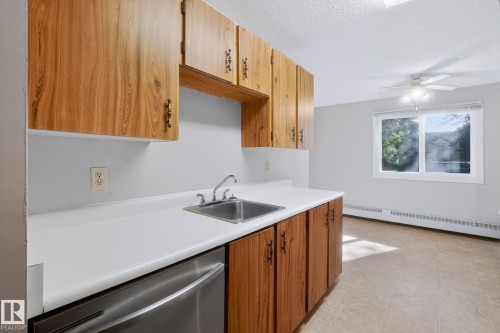 #101 10842 107 St Nw, Edmonton, AB - Indoor Photo Showing Kitchen