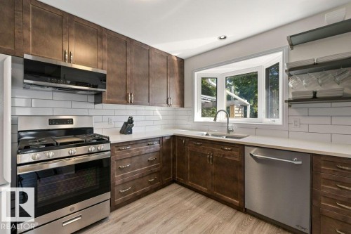 5 Gillian Crescent, St. Albert, AB - Indoor Photo Showing Kitchen With Double Sink With Upgraded Kitchen
