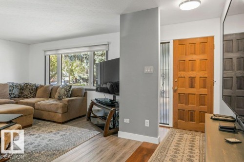 5 Gillian Crescent, St. Albert, AB - Indoor Photo Showing Living Room