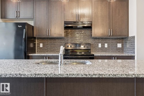 8311 Ellis Crescent Nw, Edmonton, AB - Indoor Photo Showing Kitchen With Upgraded Kitchen